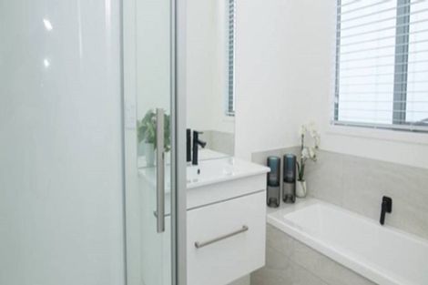 Photo of property in 16 Papaview Road, Papakura, 2110