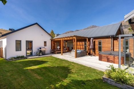 Photo of property in 2 Bridesdale Drive, Lake Hayes, Queenstown, 9304