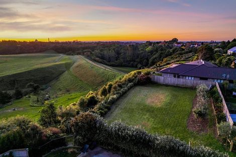 Photo of property in 20 Aderman Place, Hurworth, New Plymouth, 4310
