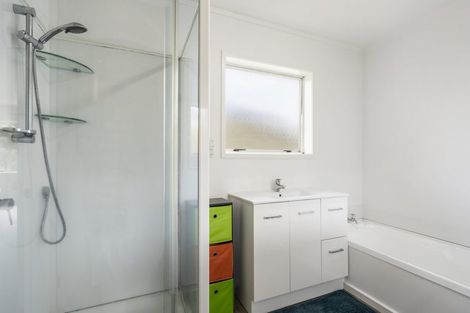 Photo of property in 2/42 Rua Road, Glen Eden, Auckland, 0602