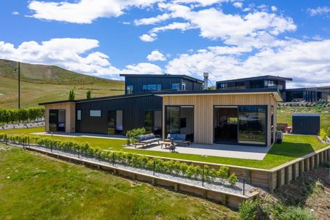 Photo of property in 31 Kirimoko Crescent, Wanaka, 9305