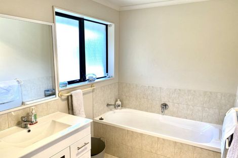 Photo of property in 29 Hugh Green Drive, Pinehill, Auckland, 0632