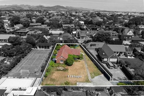 Photo of property in 86 Straven Road, Fendalton, Christchurch, 8014