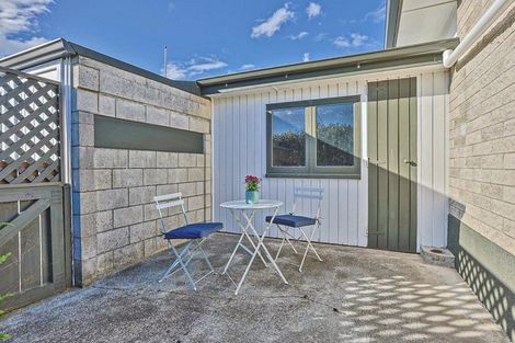 Photo of property in 2/65 Middle Road, Havelock North, 4130
