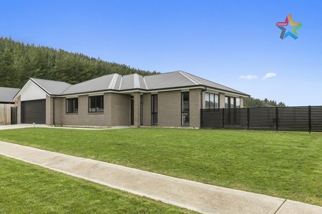 Photo of property in 10 Jack Vaughan Grove, Wainuiomata, Lower Hutt, 5014