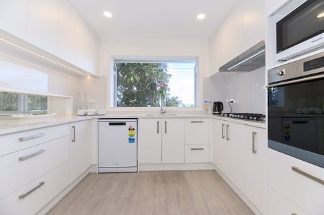 Photo of property in 52 Don Buck Road, Massey, Auckland, 0614