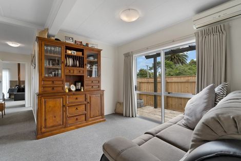 Photo of property in 16 Puriri Road, Waikanae, 5036