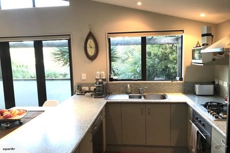 Photo of property in 46 Masterton Road, Rothesay Bay, Auckland, 0630