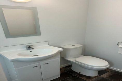 Photo of property in 2/70 Gladstone Road, Northcote, Auckland, 0627