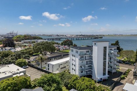 Photo of property in 3/22 Cliff Road, Tauranga, 3110