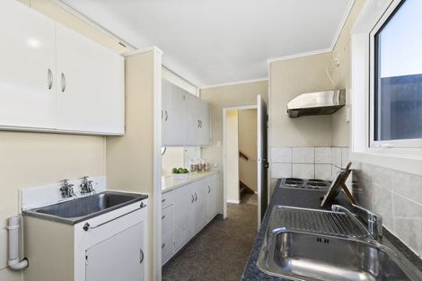 Photo of property in 55u2 Apu Crescent, Lyall Bay, Wellington, 6022