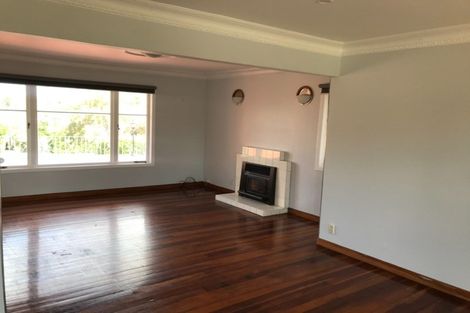 Photo of property in 15 Toru Street, Te Atatu Peninsula, Auckland, 0610