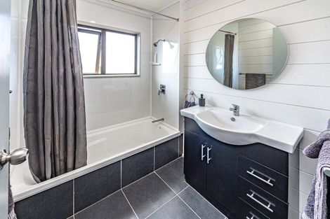 Photo of property in 110 Hinau Street, Castlecliff, Whanganui, 4501