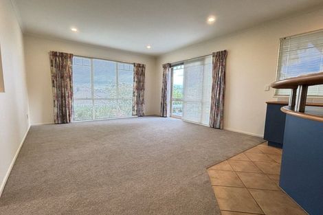 Photo of property in 8 Rosebay Rise, Henderson, Auckland, 0610