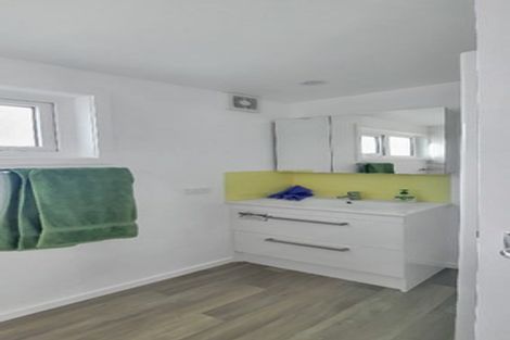 Photo of property in 176 Henderson Valley Road, Henderson, Auckland, 0612