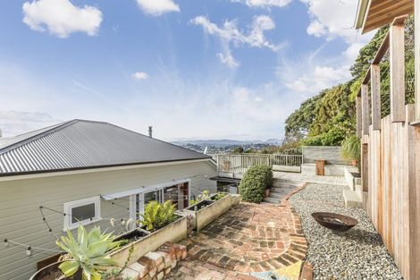 Photo of property in 118 Sutherland Road, Melrose, Wellington, 6023