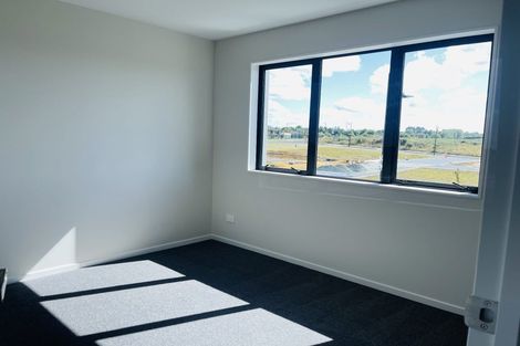 Photo of property in 20 Mene Way, Karaka, 2113