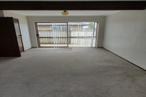 Photo of property in 72 Prince Regent Drive, Half Moon Bay, Auckland, 2012