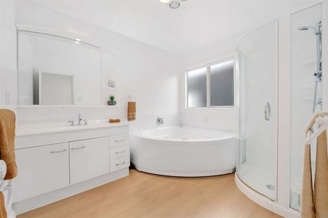 Photo of property in 22 Byblos Place, The Gardens, Auckland, 2105