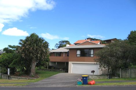 Photo of property in 2/30 Bronzewing Terrace, Unsworth Heights, Auckland, 0632