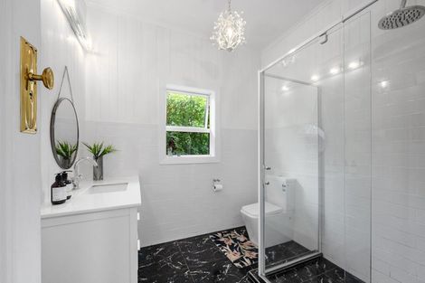 Photo of property in 1/317 Lake Road, Hauraki, Auckland, 0622