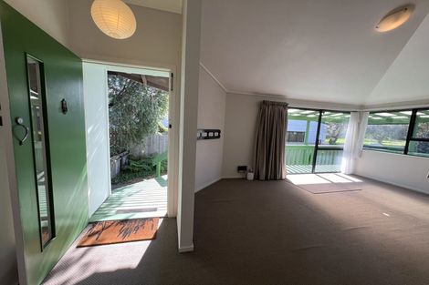 Photo of property in 16 Shearwater Street, One Tree Point, 0118