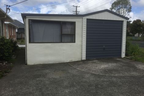Photo of property in 28 Edwards Avenue, Henderson, Auckland, 0610