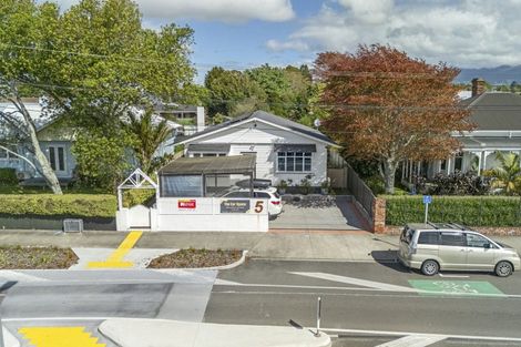 Photo of property in 5 Huatoki Street, Vogeltown, New Plymouth, 4310