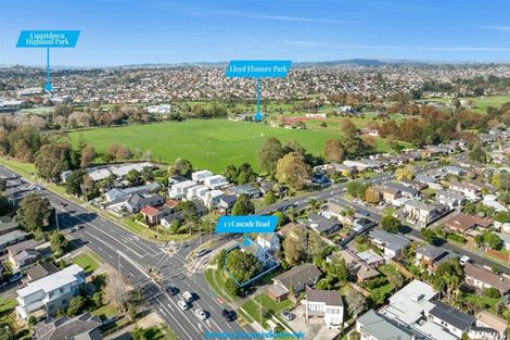 Photo of property in 1 Cascades Road, Pakuranga Heights, Auckland, 2010