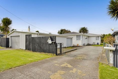 Photo of property in 63 Longfellow Road, Opunake, 4616