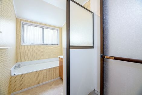 Photo of property in 1/246 Great North Road, Henderson, Auckland, 0612