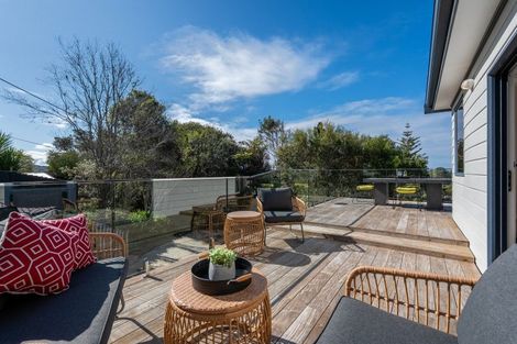 Photo of property in 22 Maori Hut Road, Red Beach, 0932