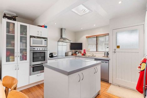 Photo of property in 47 Neil Avenue, Te Atatu Peninsula, Auckland, 0610