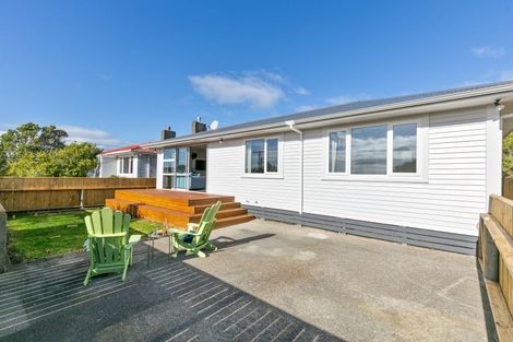 Photo of property in 9 Balmain Street, Newlands, Wellington, 6037