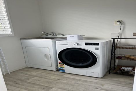 Photo of property in 95 Santiago Crescent, Unsworth Heights, Auckland, 0632