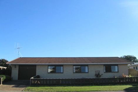 Photo of property in 77 Norfolk Crescent, Otaki Beach, Otaki, 5512