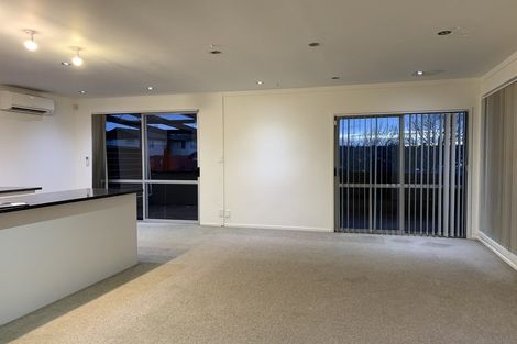 Photo of property in 2 Doone Place, Massey, Auckland, 0614