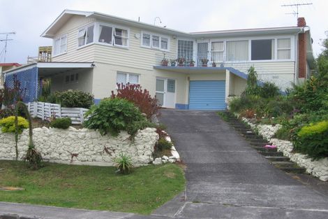 Photo of property in 21 Martin Crescent, Northcote, Auckland, 0627