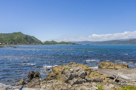 Photo of property in 170 Breaker Bay Road, Breaker Bay, Wellington, 6022