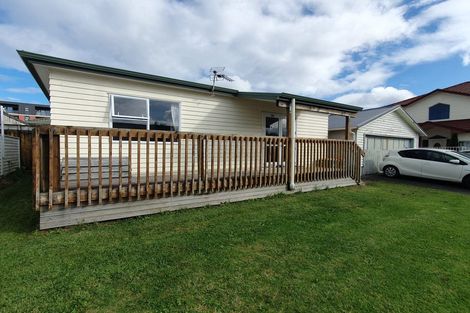 Photo of property in 2 Wattle Street, New Lynn, Auckland, 0600