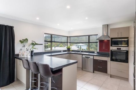 Photo of property in 5 Mcewen Crescent, Riverstone Terraces, Upper Hutt, 5018