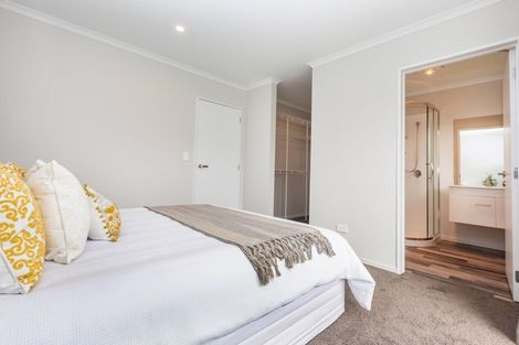 Photo of property in 7 Fairbairn Close, Halswell, Christchurch, 8025