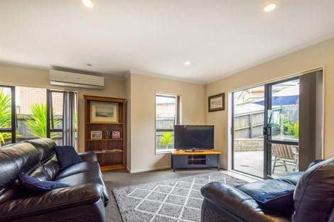 Photo of property in 48 Kirikiri Drive, Papakura, 2110