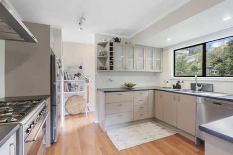 Photo of property in 132 Woodlands Park Road, Titirangi, Auckland, 0604