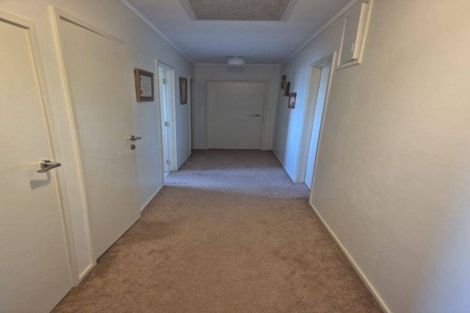 Photo of property in 547 Glenfield Road, Glenfield, Auckland, 0629