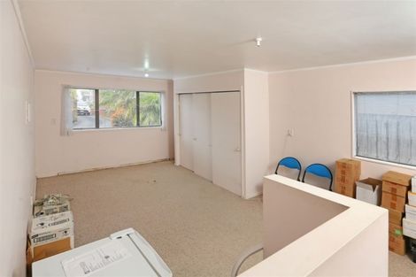 Photo of property in 180 Te Atatu Road, Te Atatu South, Auckland, 0610