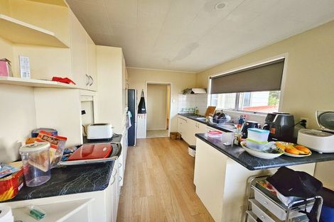 Photo of property in 36 Eyre Street, Henderson, Auckland, 0612