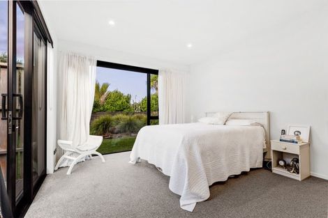 Photo of property in 6 Sandpiper Avenue, Point Wells, 0986