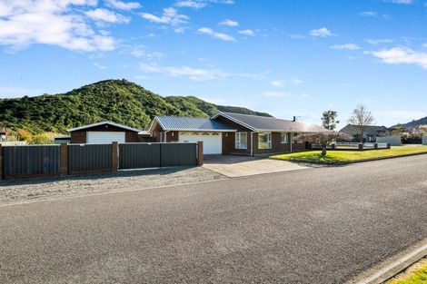 Photo of property in 28 Ranui Street, Waikawa, Picton, 7220