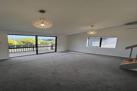 Photo of property in 28 Goodwood Drive, Goodwood Heights, Auckland, 2105